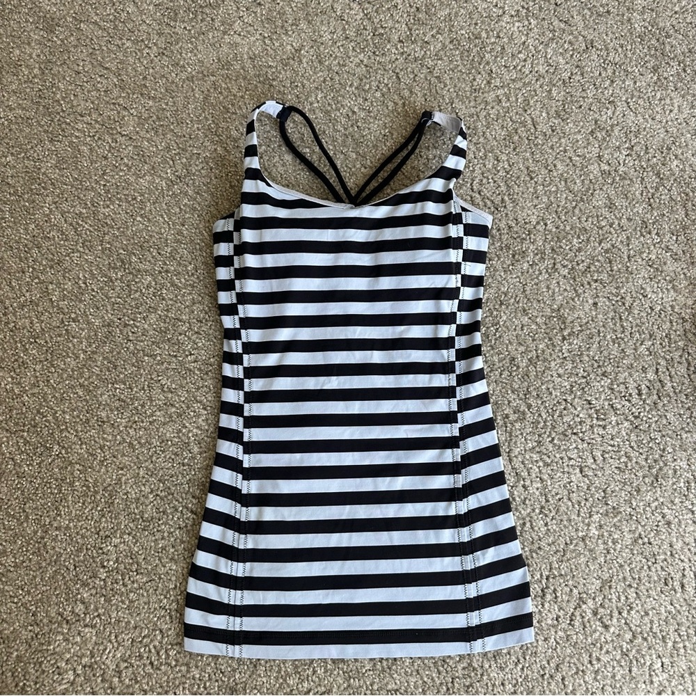 Lululemon cross back tank (maybe size 4)